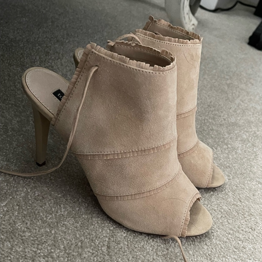 SUEDE HEELS